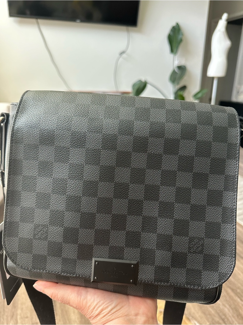 Louis Vuitton District Messenger Bag - Graphite Black